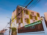 馬裡宗飯店及公寓 提瓦农路口附近的飯店