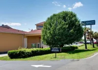 Quality Inn & Suites Hotels in Monroe