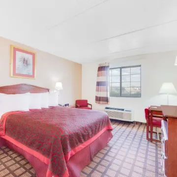 Days Inn & Suites by Wyndham Laredo