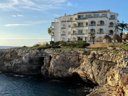 Orange Colom - Seaside Apartments Отели рядом с достопримечательностью «Castillo de Santueri»