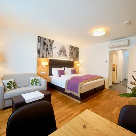 Parks 73 the Townhouse Hotel Отели рядом с достопримечательностью «Железнодорожная станция Реннвег»