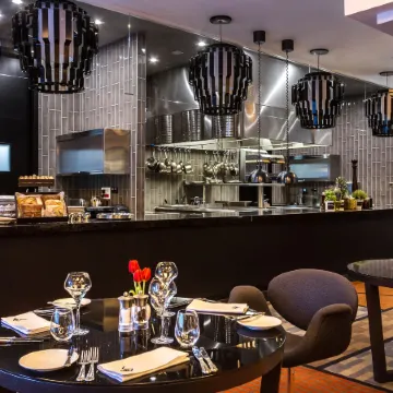 Sofitel Warsaw Victoria Отели рядом с достопримечательностью «Галерея Ле Герн»
