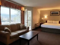 Riverland Inn & Suites Hotels near Memorial Arena