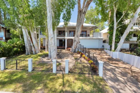 Seascape Luxury Beachfront House