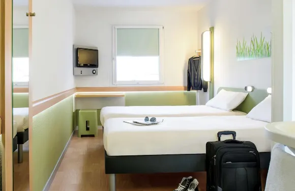 宜必思快捷沙西約里昂會展中心酒店