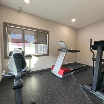 Econo Lodge Inn & Suites