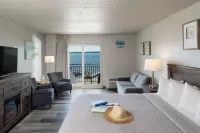 Harbor Shores on Lake Geneva Hotel dekat Element Massage Studio
