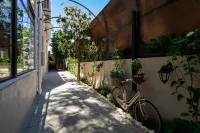 Canary Boutique Hotel Hotels near King Abdullah Mosque