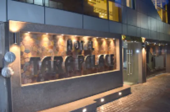 Hotel Tara Palace Redfort Hotel in zona Shri Digambar Jain Lal Mandir