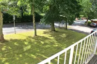 Doncaster - Boswell - Large Balcony Apartment & Parking - 2 Bedrooms - Close to Town & Racecourse Hotels in Bawtry