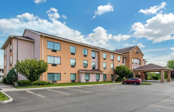 福明頓舒適酒店及套房