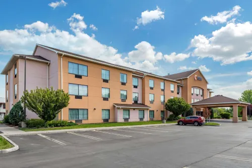 Comfort Inn & Suites Farmington - Victor Hotels in Victor