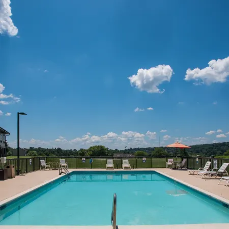 Round Hill Inn
