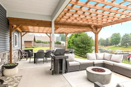 Beachfront 5-bedroom vacation home