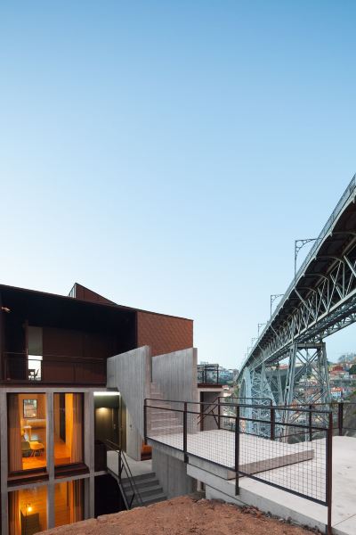 施設外観 オー ポルト アパートメンツの写真