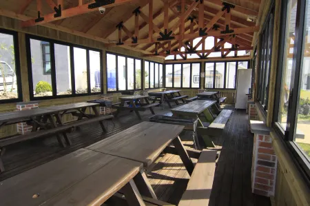 SBS Love Pension Отели рядом с достопримечательностью «Yongmeori Coast»