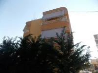 Yellow City Apartments Hoteles en Distrito de Delvinë