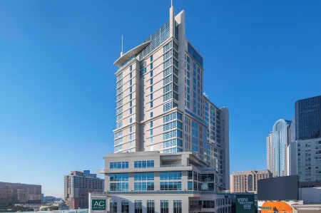 AC Hotel Charlotte City Center Отели рядом с достопримечательностью «Спектрум-центр»