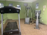 Days Inn by Wyndham Austintown - Gym