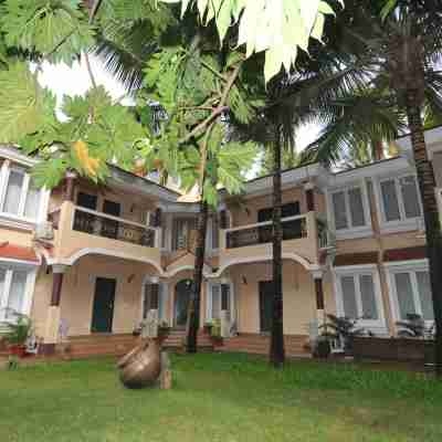 Elegant Shades Hotel Exterior