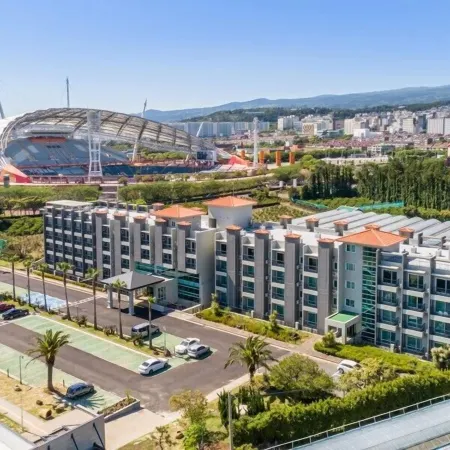 Seogwipo Worldcup Resort Отели рядом с достопримечательностью «Парк развлечений Seri World»