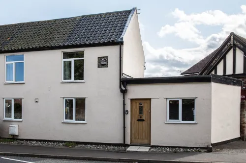 Beach Breeze Cottage - 3 Bed