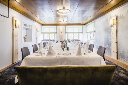 Hotel Gasthof Ochsen Отели в г. Бад-Вурцах