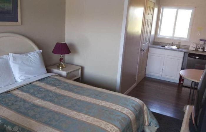 Bay Lake Inn - Frontiersman Motel
