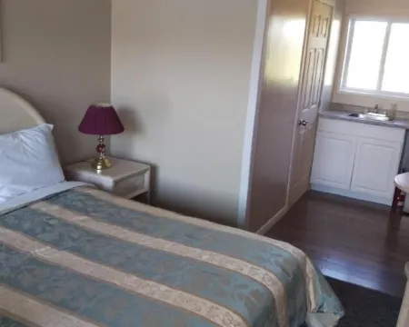 Bay Lake Inn - Frontiersman Motel Hotels in Timiskaming District