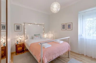 Sunny, Bright and Quiet Apartment, by TimeCooler Hotels in Alvalade