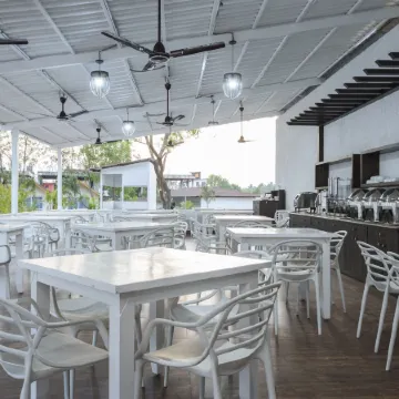 White Wood Resort by Stone Wood Hotels
