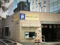 A 2 Passi Dai Musei Luxury Guest House - parking