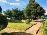 Mck Lodge Ltd Hoteles cerca de Kalimba Reptile Park