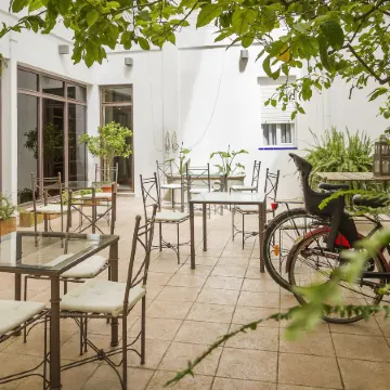 Hotel Alcántara Отели рядом с достопримечательностью «Здание Ла Адриатика»