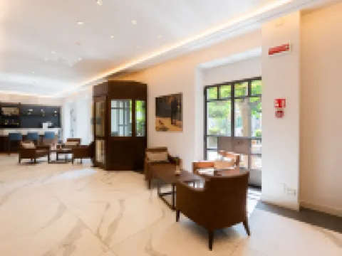 ホテル チェントラーレ チェルノッビオのホテル