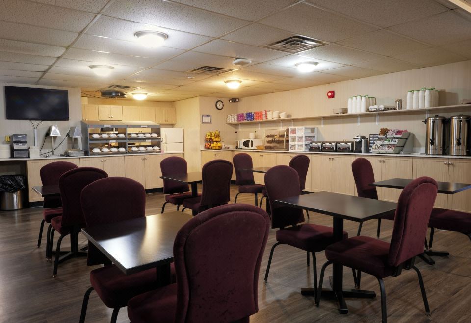 더 비즈니스 인의 주방이 구비된 객실 내부