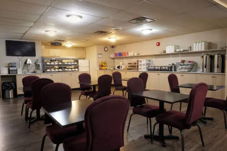 The Business Inn Отели рядом с достопримечательностью «Национальный военный мемориал Канады»