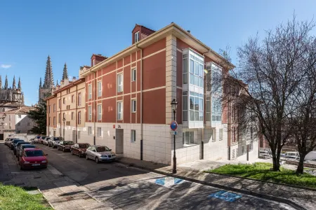 Apartamentos El Cid Отели рядом с достопримечательностью «Salón del Reino de los Testigos de Jehová»