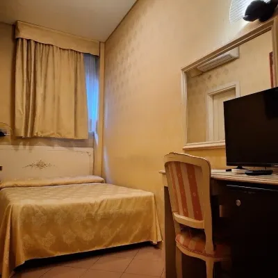 Hotel Lux Hotels near San Zaccaria