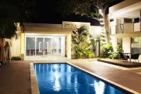 Hotel Contempo - Pools