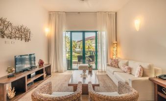 Go Away to This Charming Apt at Sublime w Private Jacuzzi Included