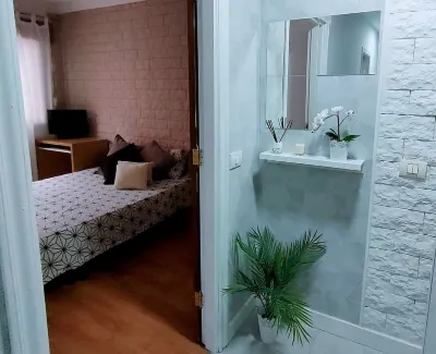 Room in Lodge - Big Room Tenerife Sur Private Bathroom Wifi Hotels near Finca Las Margaritas Banana Experience