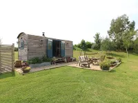 Shepherd's Hut- Hot Tub- Wellness Spa- Wood Burner - Bungalows