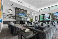 Sleeps 26 Pool, Hot Tub, Pickleball & Putting Green Bravo Villa #12 by Avantstay
