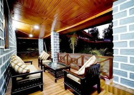 White Hills Cottage Отели рядом с достопримечательностью «Golu Devta temple»