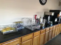 Salina Inn - Breakfast