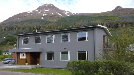 Seydisfjördur Guesthouse Отели в г. Mulathing