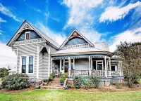 Clyde and Marie's Bed & Breakfast Hotels in Forest