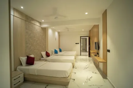 HOTEL THE MANSION -Deralakatte Mangalore Отели рядом с достопримечательностью «Ройал Гарден бич резорт»