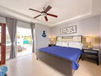 Gorgeous 1 BR PH apartment w Jacuzzi